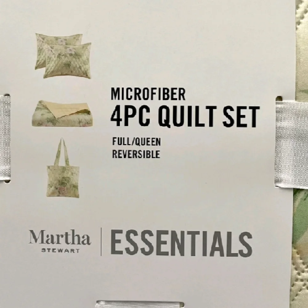 Martha Stewart 4 Piece Sunny Floral Microfiber Quilt Set with Tote NWT